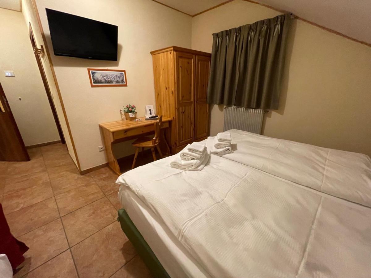 Hotel Trieste 타르비시오 외부 사진