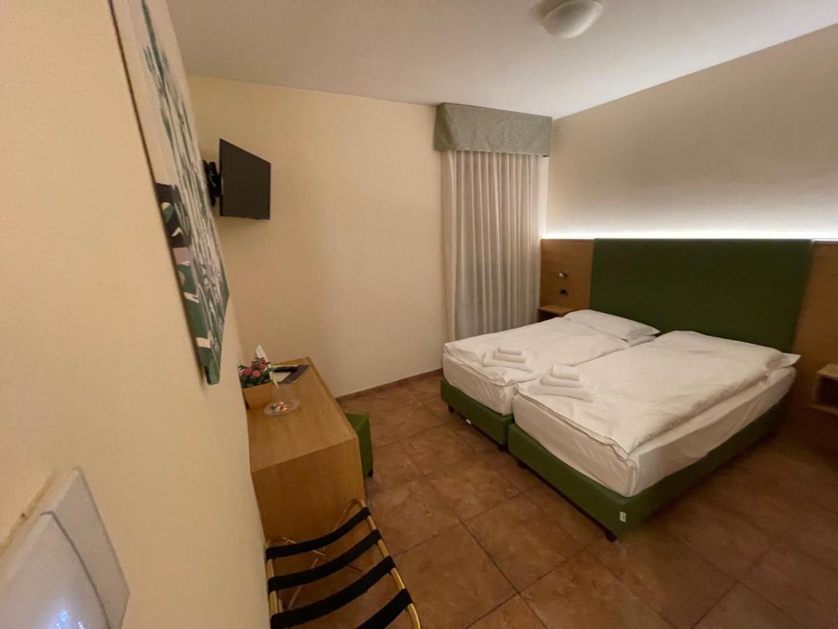 Hotel Trieste 타르비시오 외부 사진