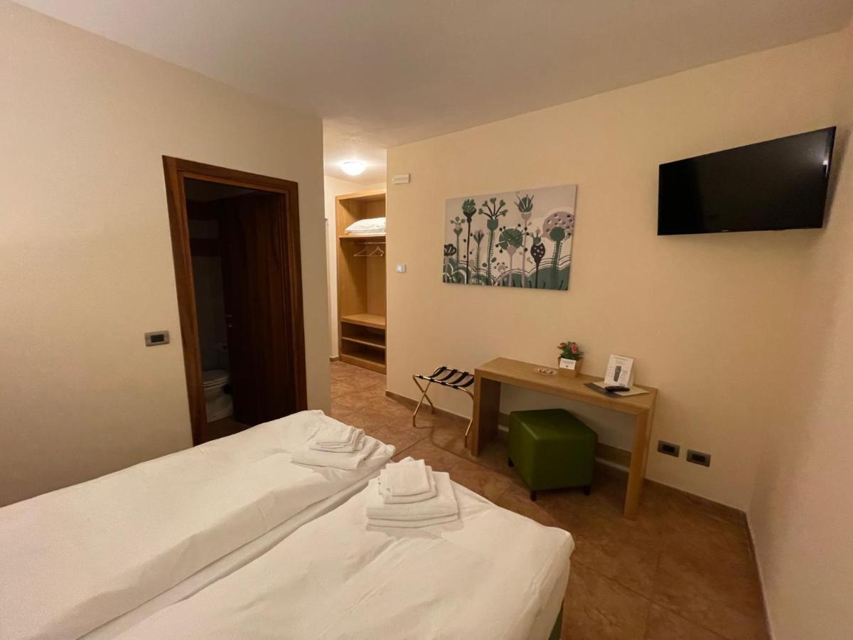 Hotel Trieste 타르비시오 외부 사진