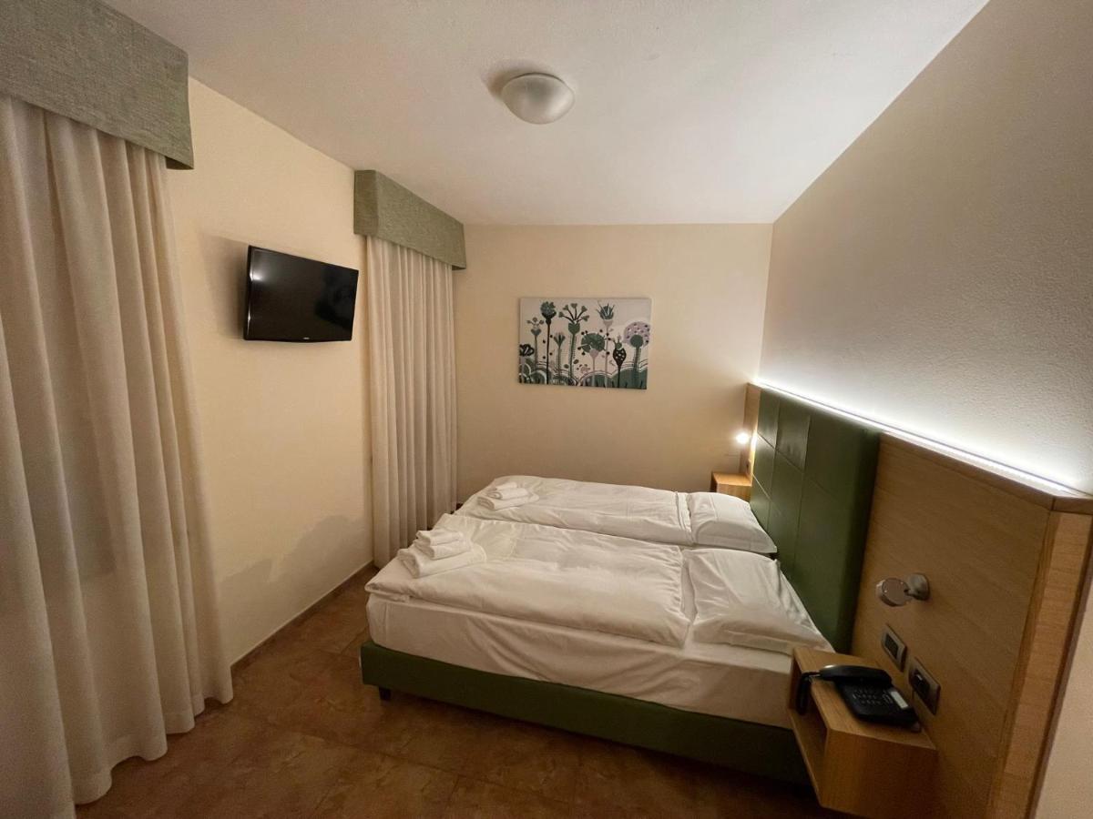 Hotel Trieste 타르비시오 외부 사진