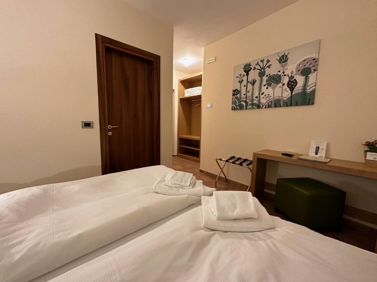 Hotel Trieste 타르비시오 외부 사진